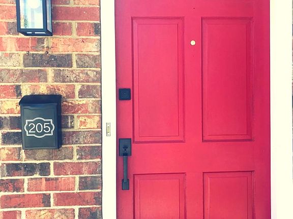 4th image of 205 Hawthorne Dr