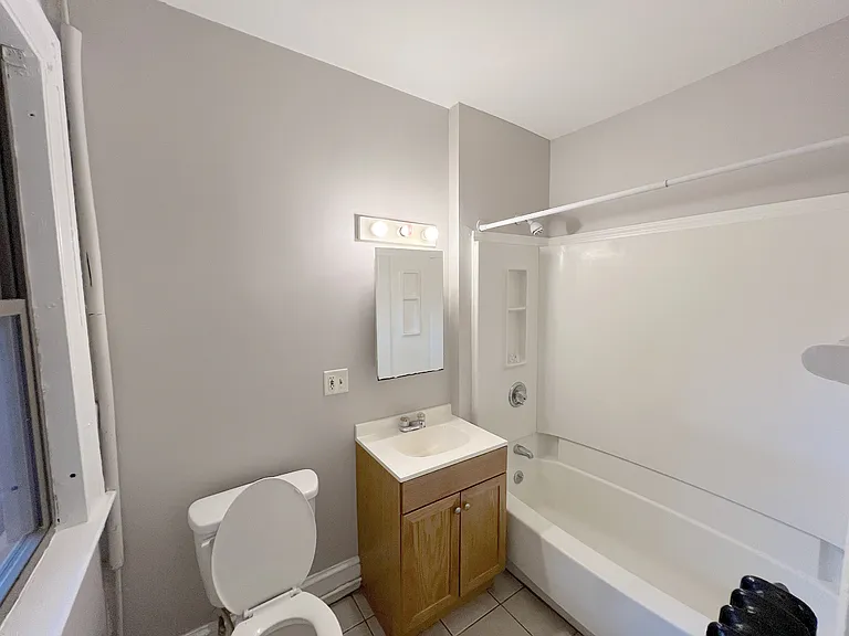 65 Monroe Street - E — Photo 10