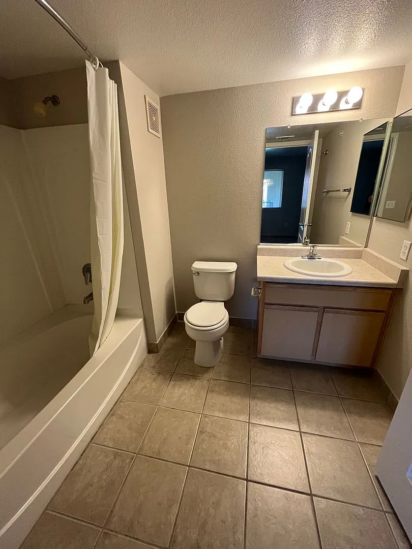 J2049 — Photo 2