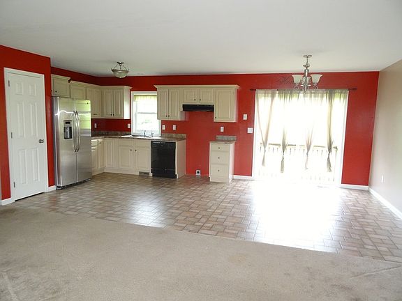 Kitchen & Dining Area