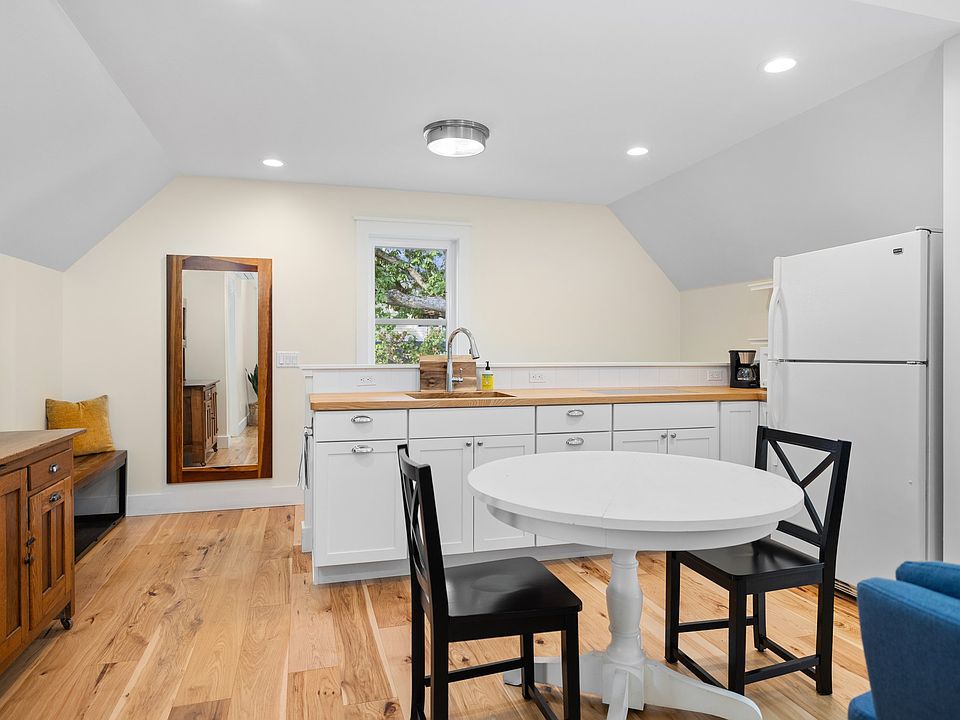 The beautiful entry, kitchen and dining area.