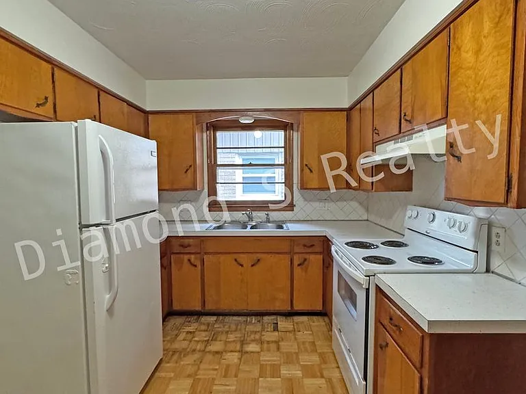 1924 E Turner St — Photo 5