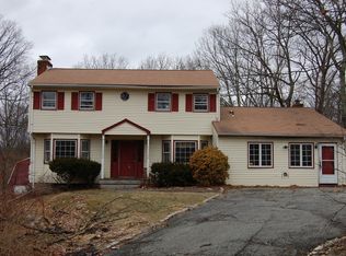 30 Lakeview Dr, Kinnelon, NJ 07405
