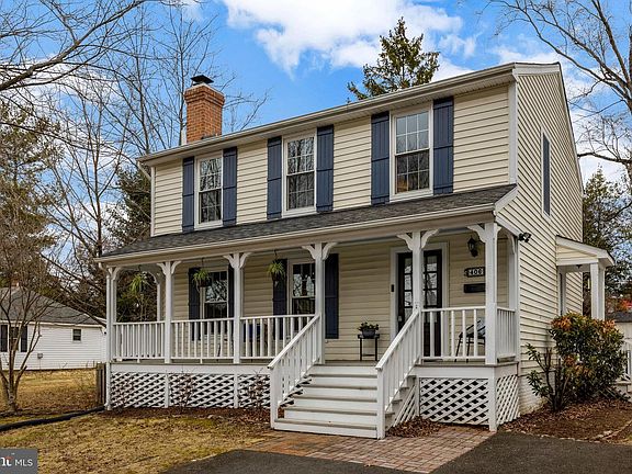 2nd image of 406 Blue Ridge Ave NE