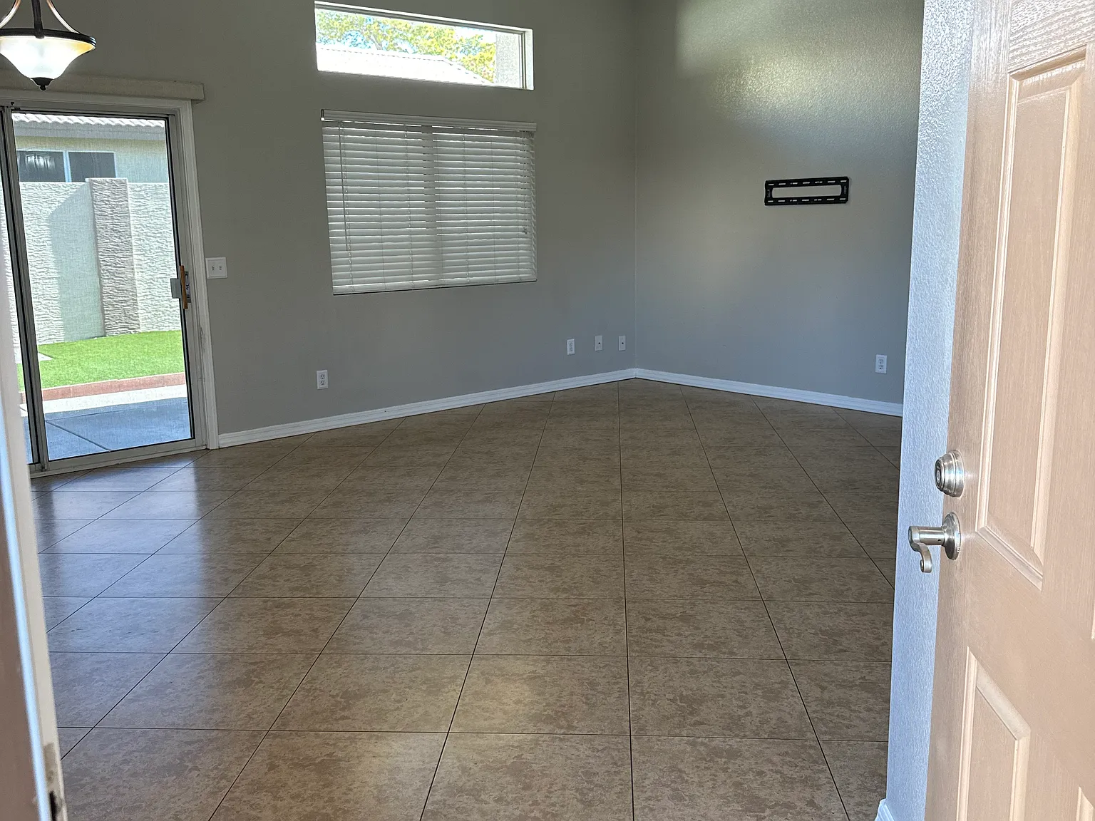 8914 W Port Au Prince Ln — Photo 3