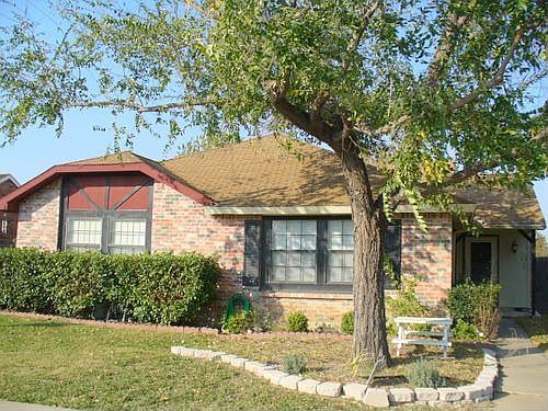 ADORABLE DUPLEX IN THE COLONY!