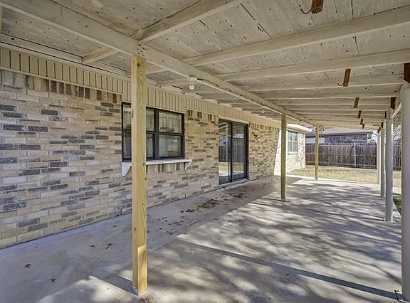 4th image of 1102 Royal Hill Ln