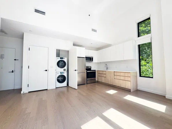 2395 Palisade Avenue image 2 of 12