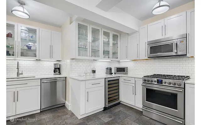 Sold by Douglas Elliman | media 29