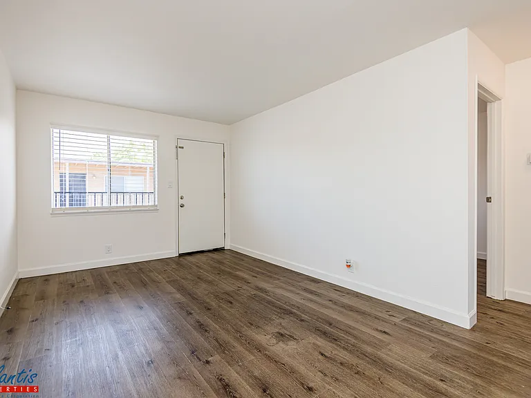 455 S Main St #6 — Photo 1