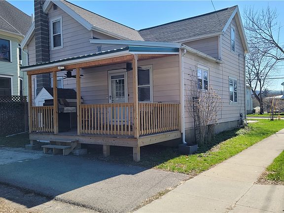 3rd image of 224 Main St