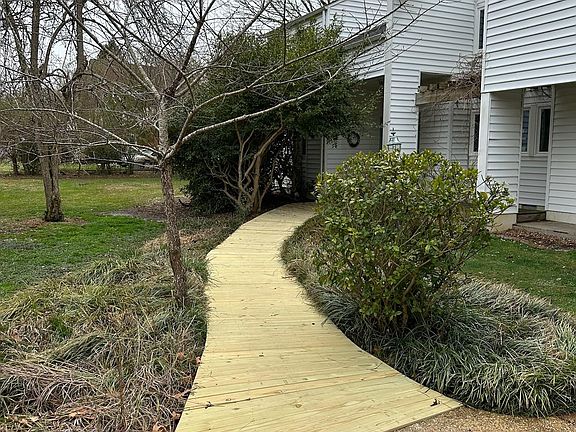3rd image of 3192 Derby Ln