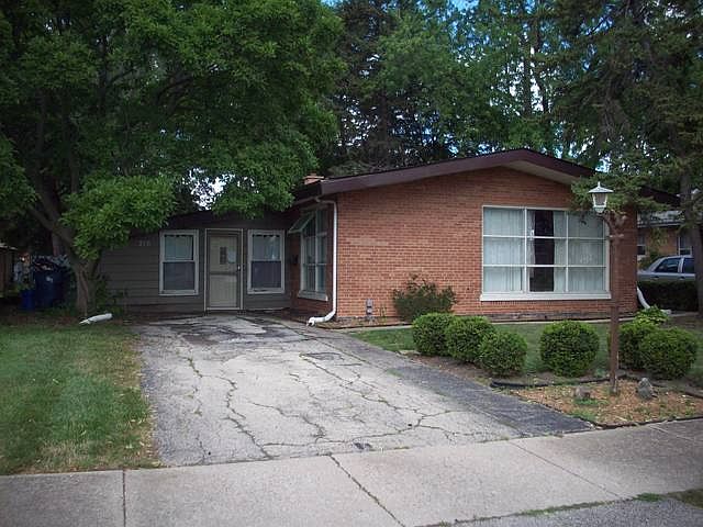 1st image of 216 Barron St