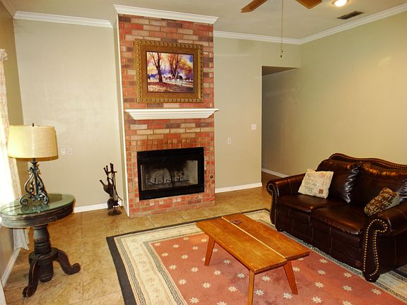 4th image of 608 Oak St