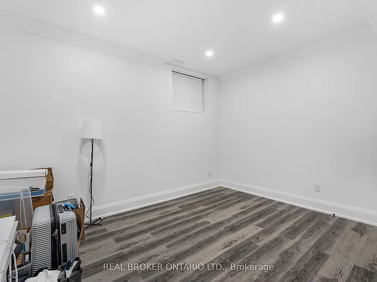 330 Maple Ave #BASEMENT — Photo 14