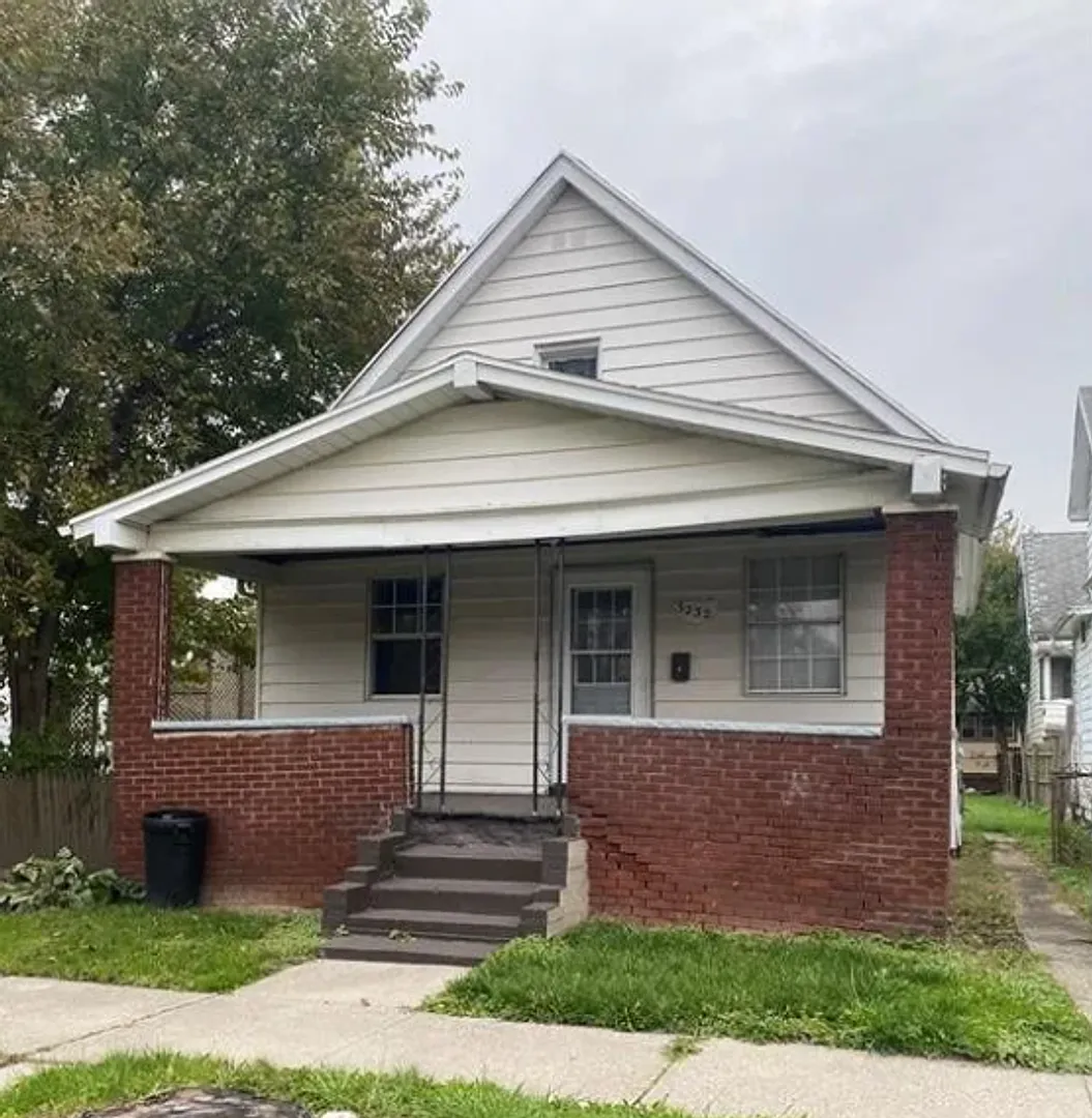 3232 Maple St photo 1