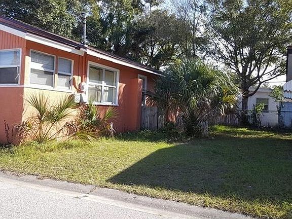 2nd image of 803 Palm Bluff St