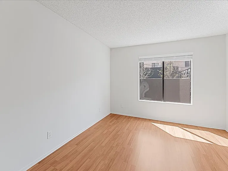 2433 Barry Ave #107 — Photo 14