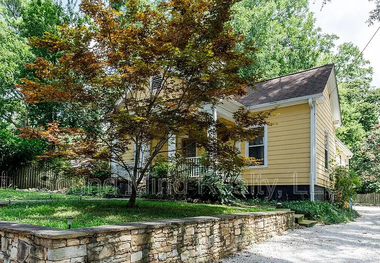 1514 Fairview Rd — Photo 3