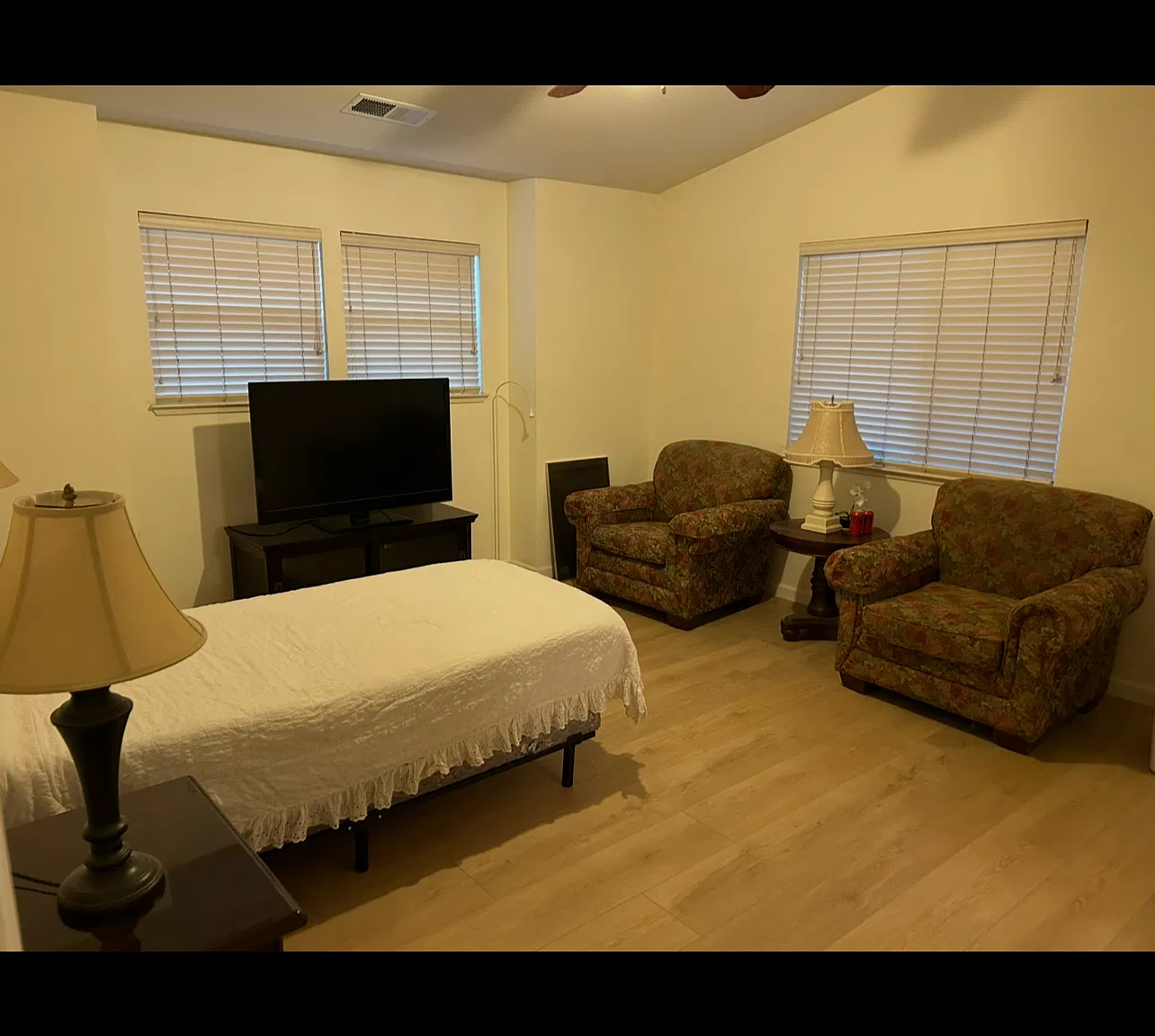 3 bed, 2.5 bath, 1541 sqft, $3,795 — Photo 2