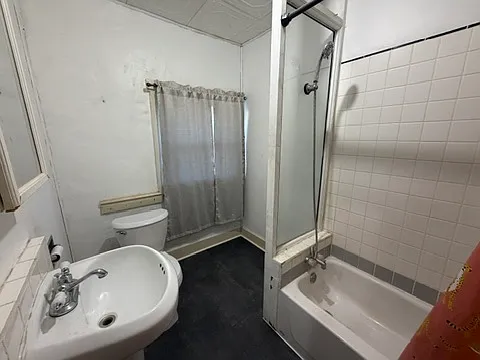 213 Oak St - 1 — Photo 4