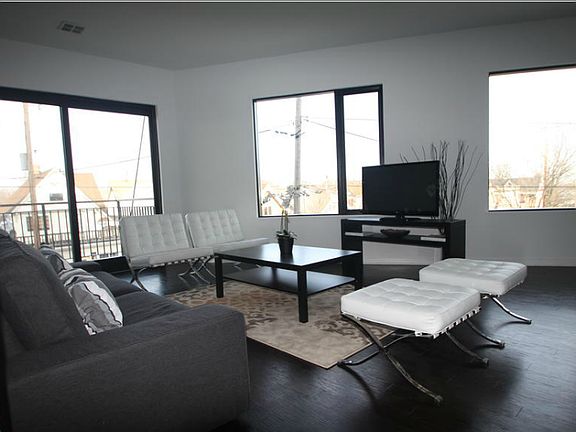 3rd image of 2440 S Kinnickinnic Ave APT 414