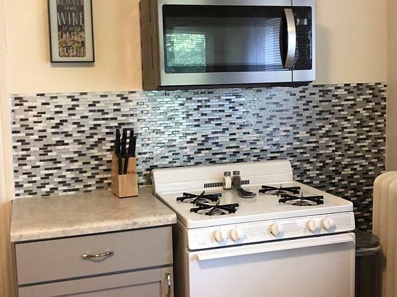4th image of 2529 Polk St NE #2
