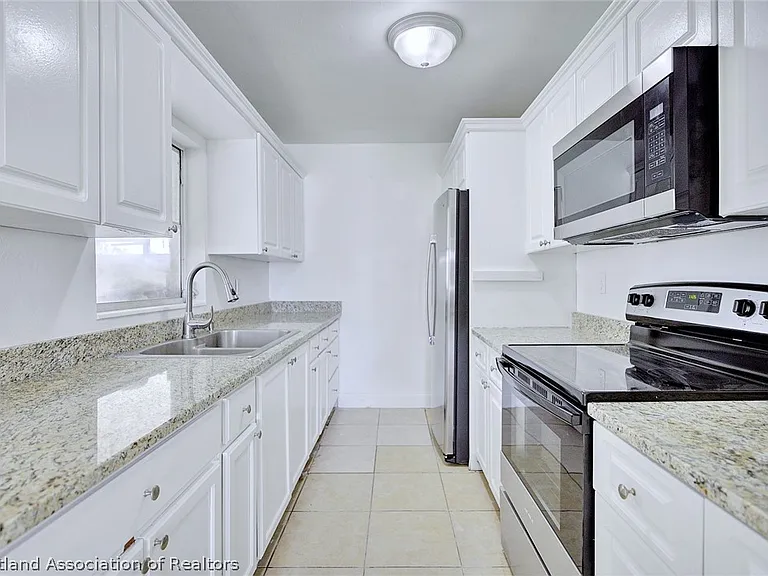 1061 Lake Sebring Dr — Photo 4