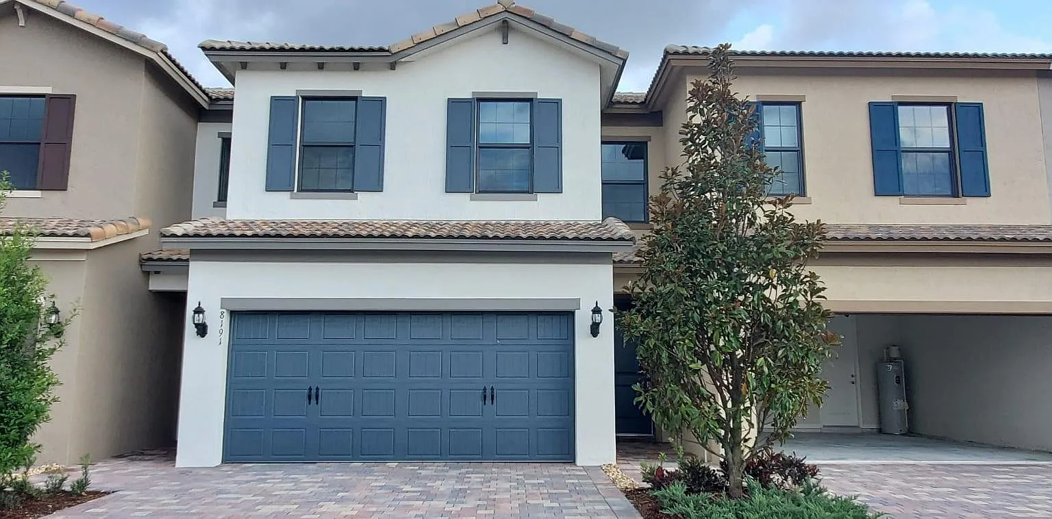 3 bed, 2.5 bath, 1895 sqft, $3,700 — Photo 2