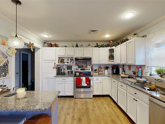 5th image of 83 Mayfield Dr