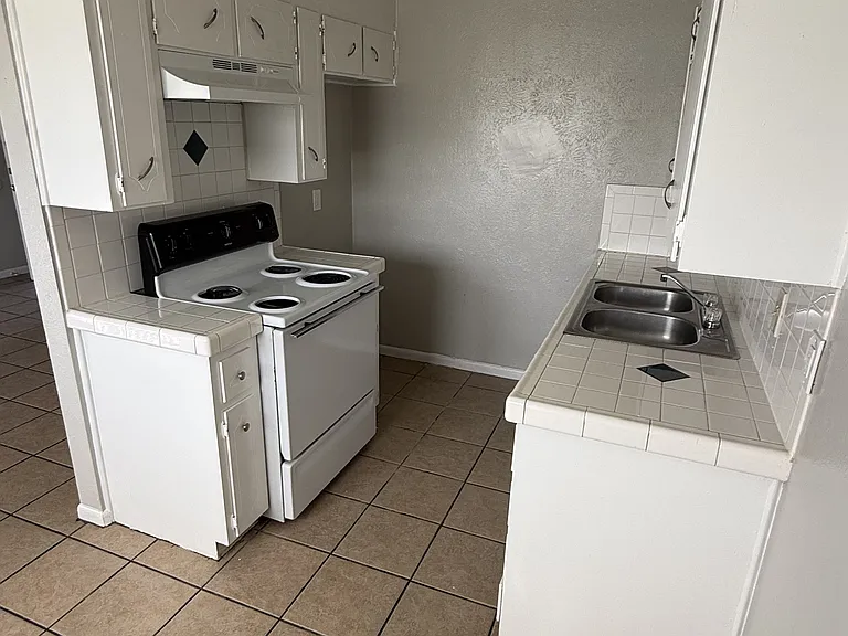 2205 Jennifer Dr #5 — Photo 4