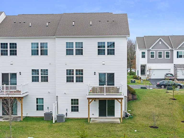 34 Marion Ave — Photo 27