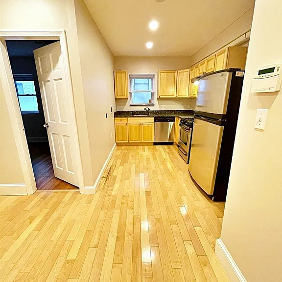 182 Cottage St #101 — Photo 11