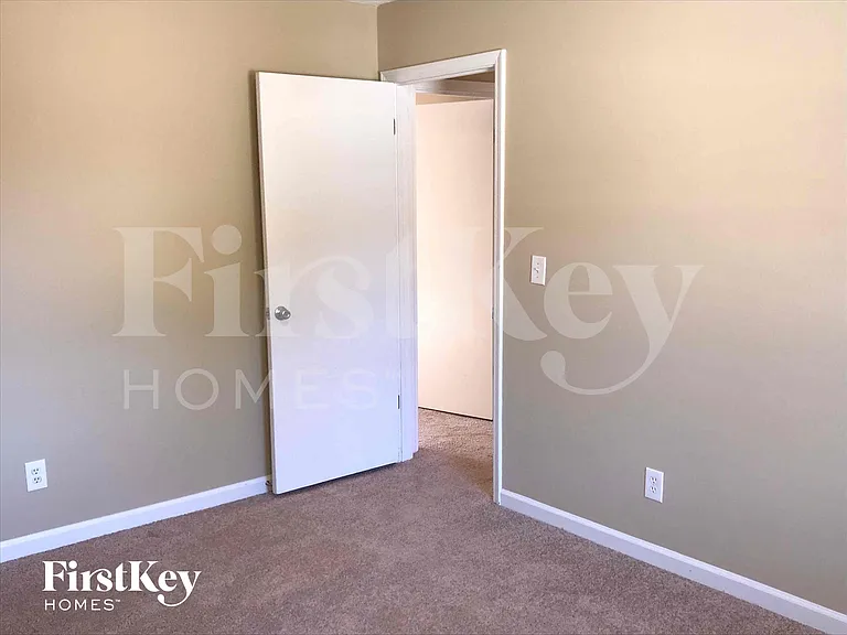 3675 Sharon Dr — Photo 7