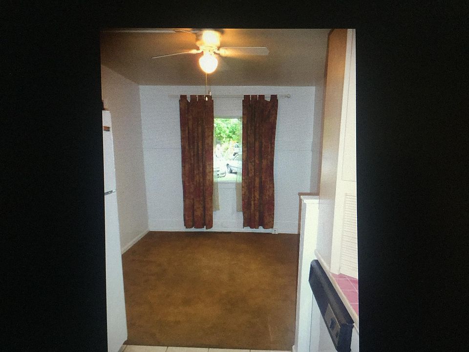 2nd image of 807 Bennett Ave APT 2