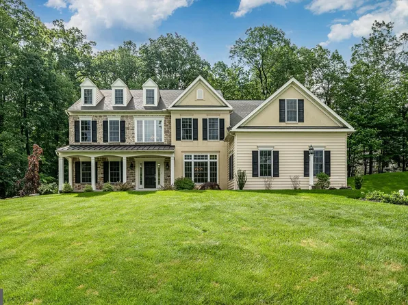 91 Woodland Dr, Honey Brook, PA 19344