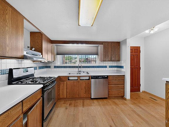 4th image of 12905 Skyview Ave NE