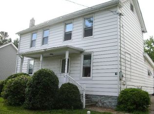 46 White Ln, Pottsville, PA 17901
