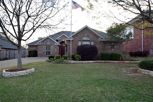 1st image of 609 Everglade Dr