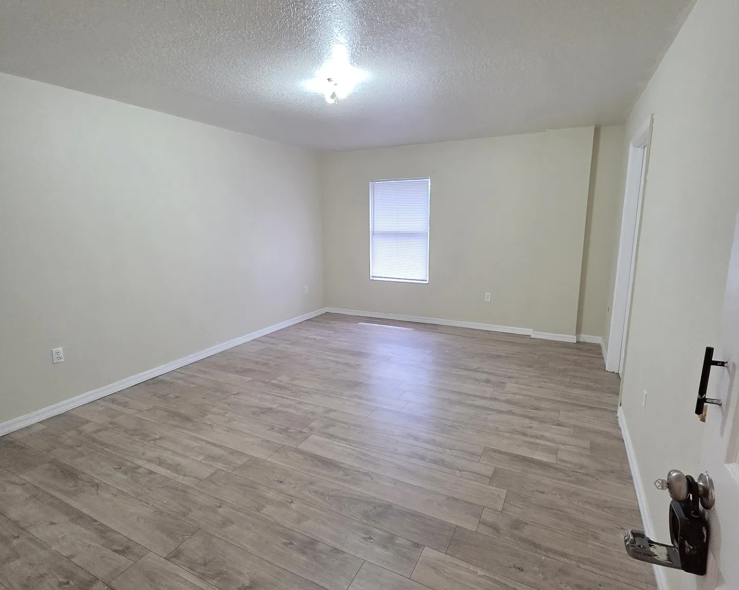 1 bed, 6000 sqft, $750 — Photo 1