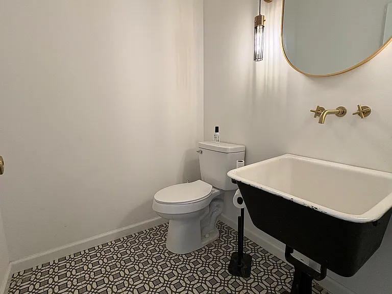 2105 W Easton St — Photo 15