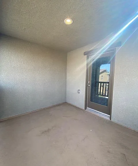 884 Fir St W — Photo 20