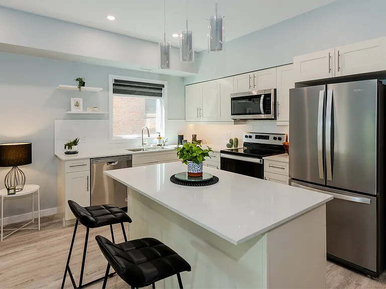 881 Grosvenor Ave — Photo 7