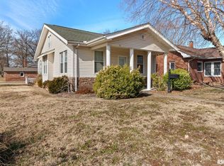 221 S 10th St, Herrin, IL 62948