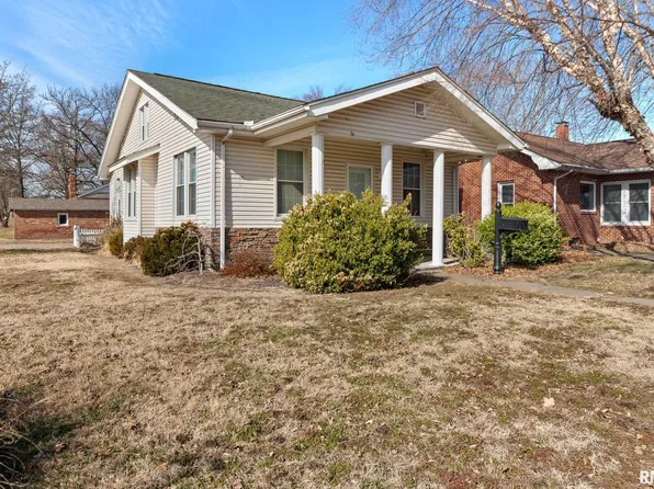 221 S 10th St, Herrin, IL 62948