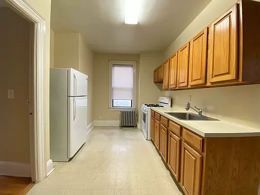 4th image of 25-11 42nd St