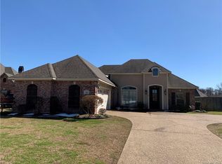 721 Saint Martin's Ln, Bossier City, LA 71111