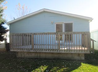38 Newcastle Ln, Whitmore Lake, MI 48189
