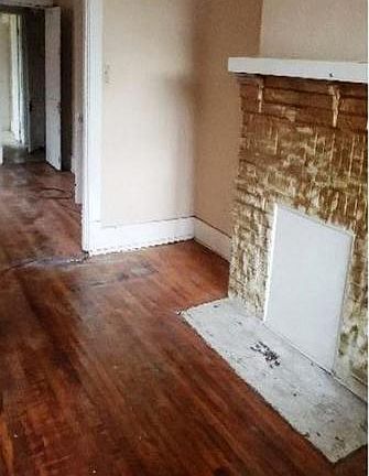 5th image of 836-838 Chelsea Ave