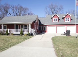 28W754 Main St, Warrenville, IL 60555